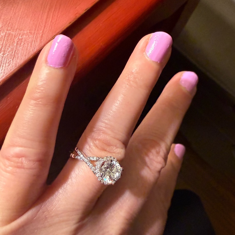 Elegant Moissanite and Sterling Silver Women's Ring Size 7
